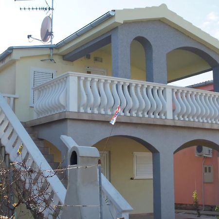 Pahert Beach Apartment Vir Exterior foto